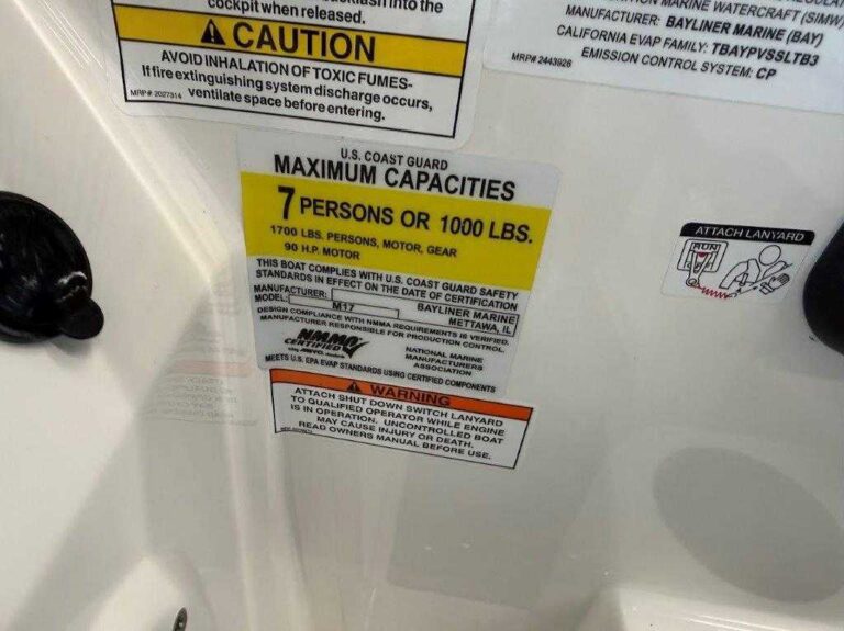 2026 Bayliner M17 - Full Windshield US-BLBX1323H526 [photo 7]